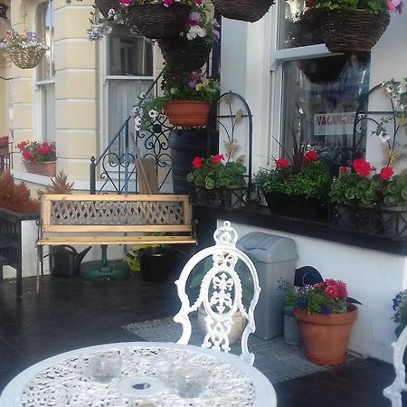 Amber Lodge Guest House Great Yarmouth Esterno foto